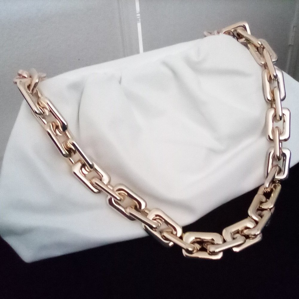 The Chain Pouch - Picture 2 of 5